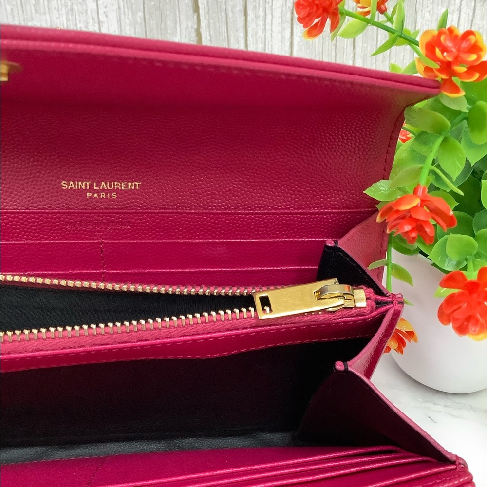GUC Yves Saint Laurent Fuchsia Chevron Clutch - Picture 6 of 7